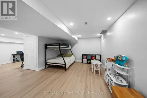 6936 Mary Anne Drive Ottawa ON K4P 0B9