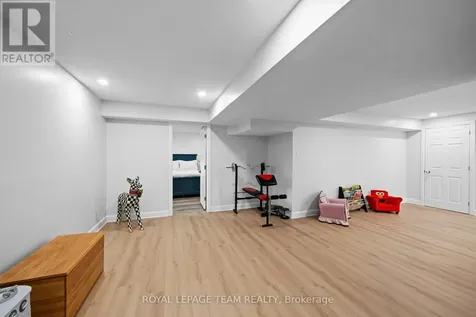 6936 Mary Anne Drive Ottawa ON K4P 0B9