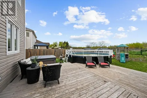 6936 Mary Anne Drive Ottawa ON K4P 0B9
