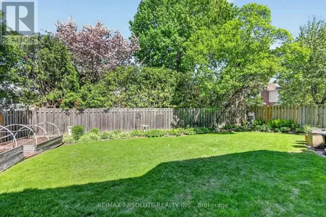 11 Mancil Drive Ottawa ON K2J 2K5