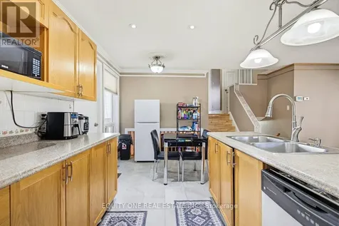 1112 Burgundy Lane Ottawa ON K1C 2M8