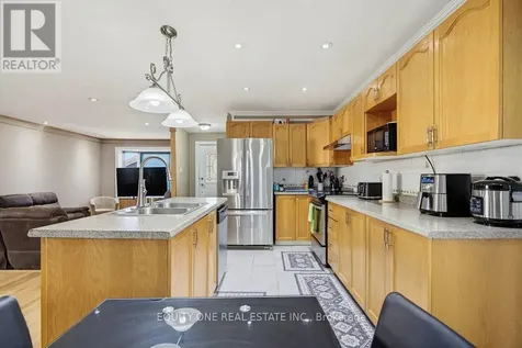 1112 Burgundy Lane Ottawa ON K1C 2M8