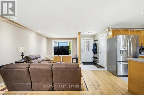 1112 Burgundy Lane Ottawa ON K1C 2M8