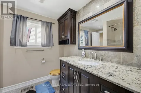 1112 Burgundy Lane Ottawa ON K1C 2M8