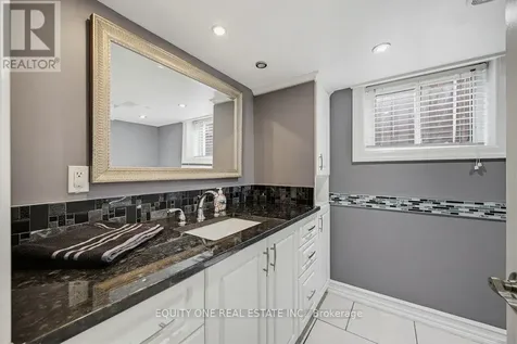 1112 Burgundy Lane Ottawa ON K1C 2M8