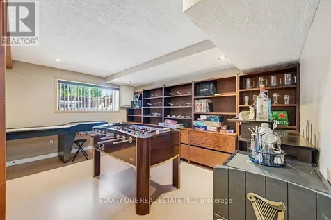 1112 Burgundy Lane Ottawa ON K1C 2M8