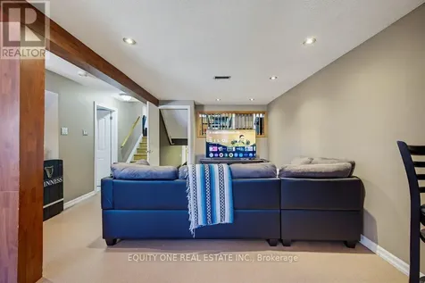 1112 Burgundy Lane Ottawa ON K1C 2M8