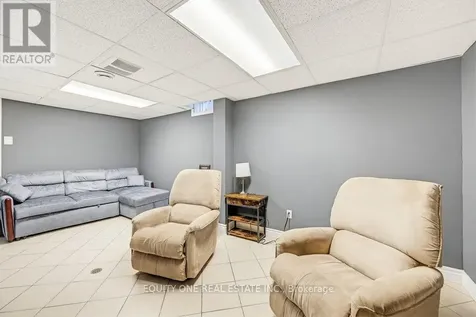 1112 Burgundy Lane Ottawa ON K1C 2M8