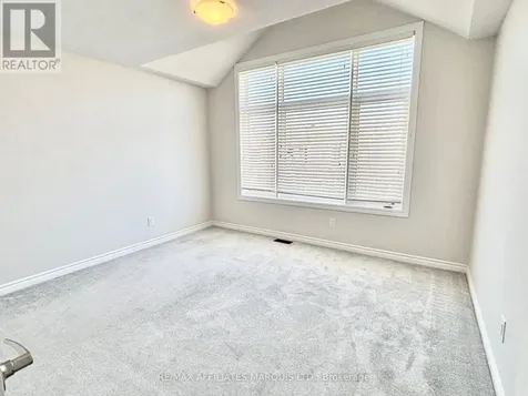 526 Sturnidae Street Ottawa ON K6J 6W9