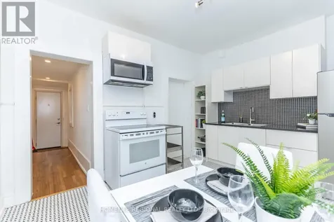 2378 St Clair Avenue West Toronto (junction Area) ON M6N 1K8