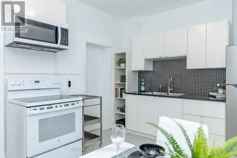 2378 St Clair Avenue West Toronto (junction Area) ON M6N 1K8