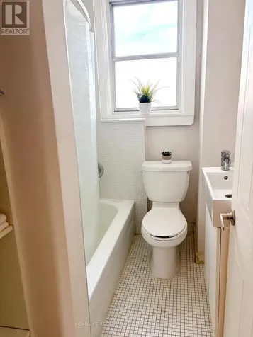 2378 St Clair Avenue West Toronto (junction Area) ON M6N 1K8