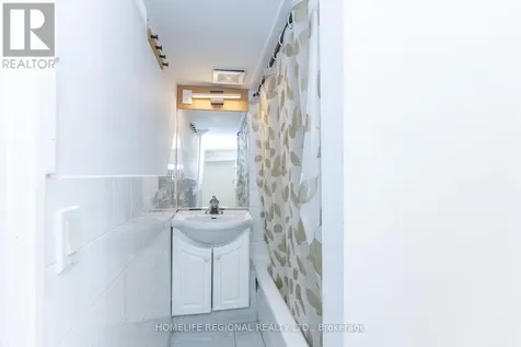2378 St Clair Avenue West Toronto (junction Area) ON M6N 1K8