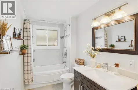 9 Reno Avenue Hamilton ON L8T 2S5