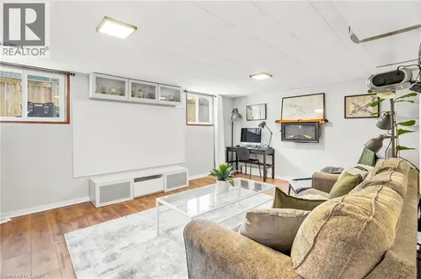 9 Reno Avenue Hamilton ON L8T 2S5