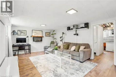 9 Reno Avenue Hamilton ON L8T 2S5