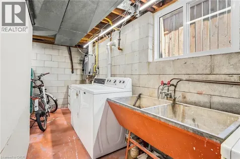9 Reno Avenue Hamilton ON L8T 2S5