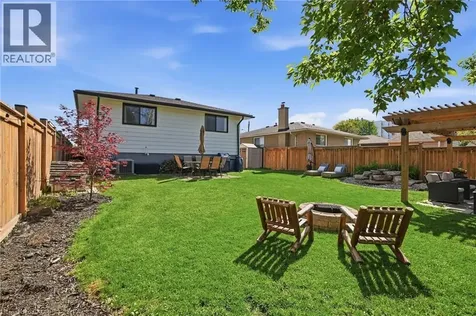 9 Reno Avenue Hamilton ON L8T 2S5
