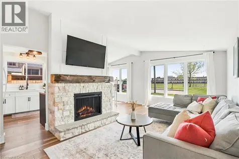 9 Reno Avenue Hamilton ON L8T 2S5