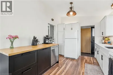 9 Reno Avenue Hamilton ON L8T 2S5