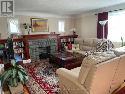 131 Dagmar Avenue Ottawa ON K1L 5T3