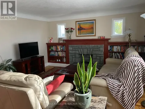 131 Dagmar Avenue Ottawa ON K1L 5T3