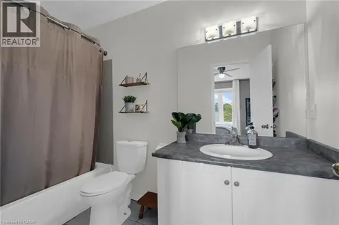 4 Parkside Crescent Angus ON L0M 1B3