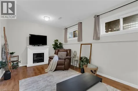 4 Parkside Crescent Angus ON L0M 1B3