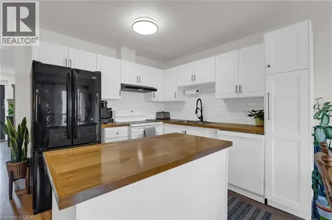 4 Parkside Crescent Angus ON L0M 1B3
