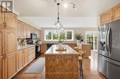 20 Halldorson Crescent Ottawa ON K2K 2C7