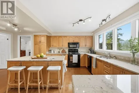 20 Halldorson Crescent Ottawa ON K2K 2C7