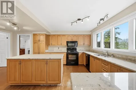 20 Halldorson Crescent Ottawa ON K2K 2C7