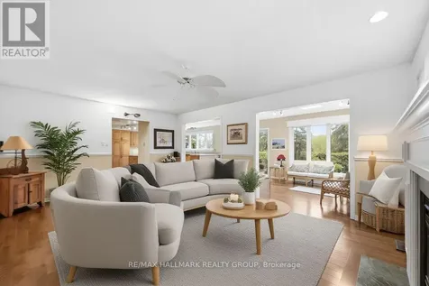 20 Halldorson Crescent Ottawa ON K2K 2C7