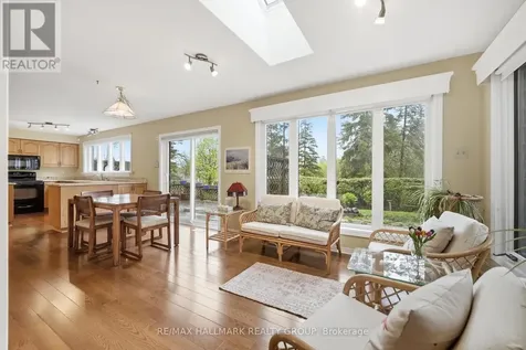 20 Halldorson Crescent Ottawa ON K2K 2C7