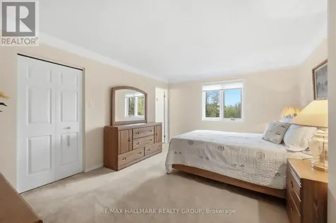 20 Halldorson Crescent Ottawa ON K2K 2C7