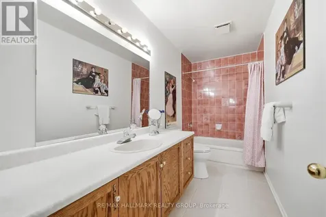 20 Halldorson Crescent Ottawa ON K2K 2C7