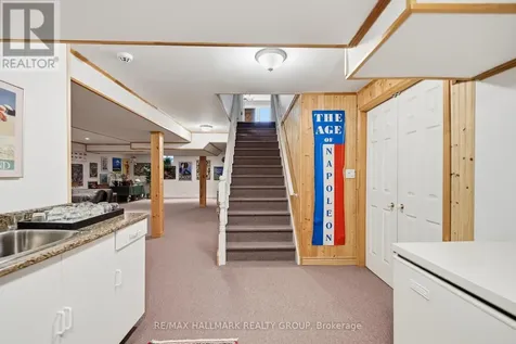 20 Halldorson Crescent Ottawa ON K2K 2C7