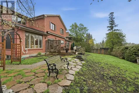 20 Halldorson Crescent Ottawa ON K2K 2C7