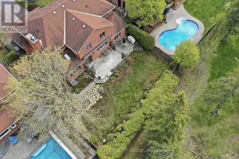 20 Halldorson Crescent Ottawa ON K2K 2C7