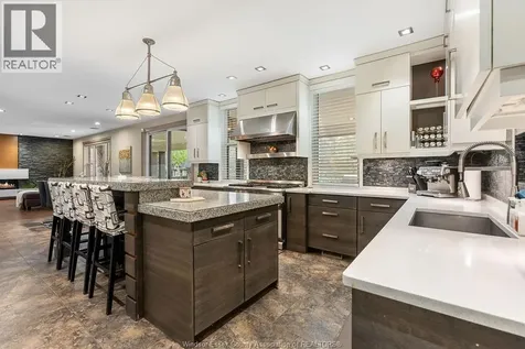 1120 Deerview Lasalle ON N9J 0A7