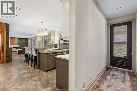 1120 Deerview Lasalle ON N9J 0A7