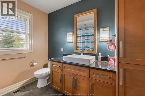 1120 Deerview Lasalle ON N9J 0A7