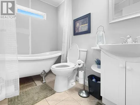 211 Elliott Crescent Renfrew ON K7V 3Z2