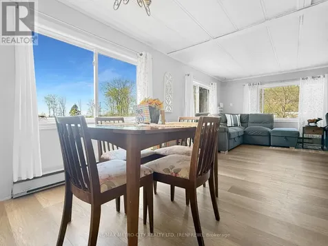 211 Elliott Crescent Renfrew ON K7V 3Z2