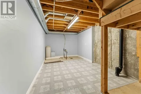 13 Southpointe Avenue Ottawa ON K2J 4V4