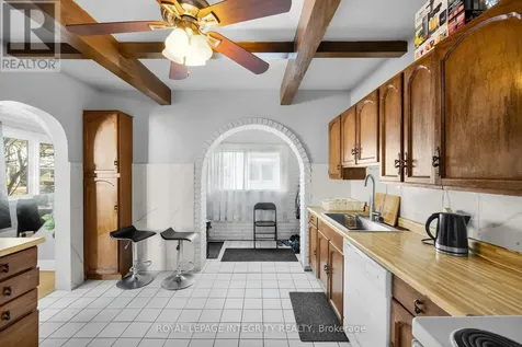 154 Columbus Avenue Ottawa ON K1K 1R1