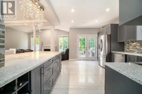 95 Evanshen Crescent Ottawa ON K2K 2X7