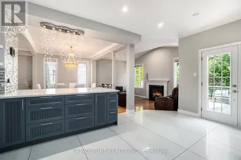 95 Evanshen Crescent Ottawa ON K2K 2X7