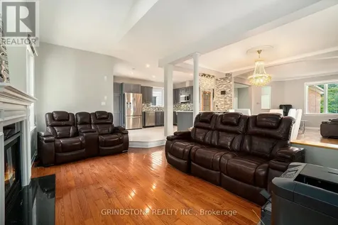 95 Evanshen Crescent Ottawa ON K2K 2X7