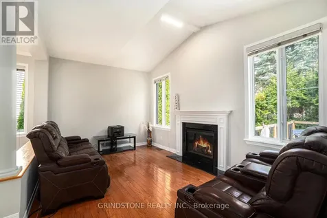 95 Evanshen Crescent Ottawa ON K2K 2X7
